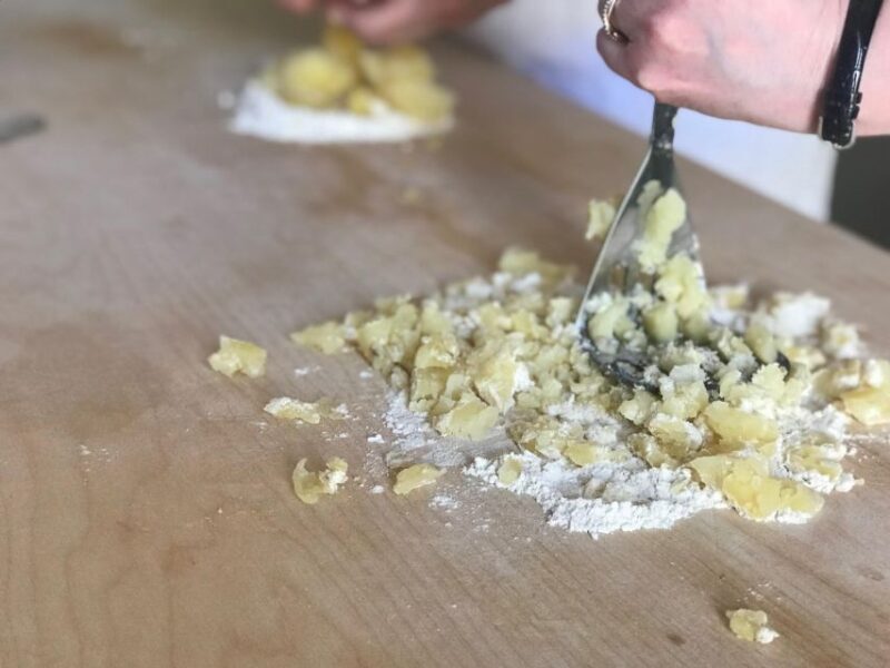 Discover the old market and make fresh pasta - The kitchen and cooking class