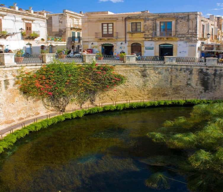 Discover the wonders of Ortigia: a Tuk-Tuk tour through history and the sea. - Key Points