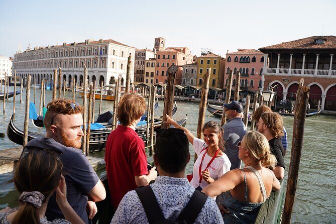 Discover Venice Like a Local: Small Group Cicchetti & Wine Tour - The Gondola Ride: Crossing the Grand Canal