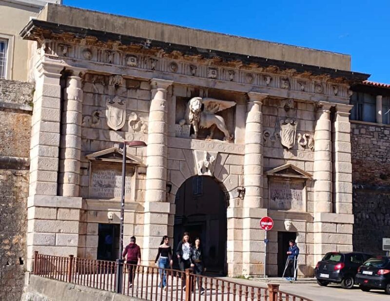 Discover Zadar privately: Individual guided tour in German - Key Points