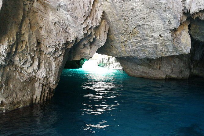 Discovery Capri Island by Boat from Capri - FAQs
