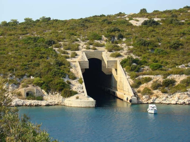 Discovery / Military tour of island of Vis - An Honest Look at the Military Tour of Vis