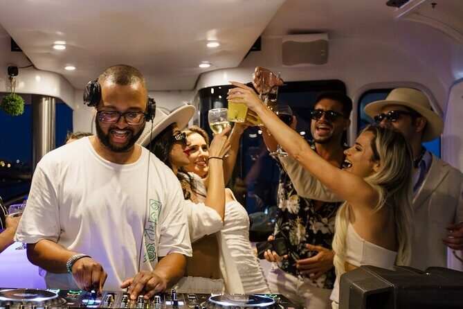 DJ Party on a Luxury Boat With Open Bar & Snacks - Sunset/Night - Key Points