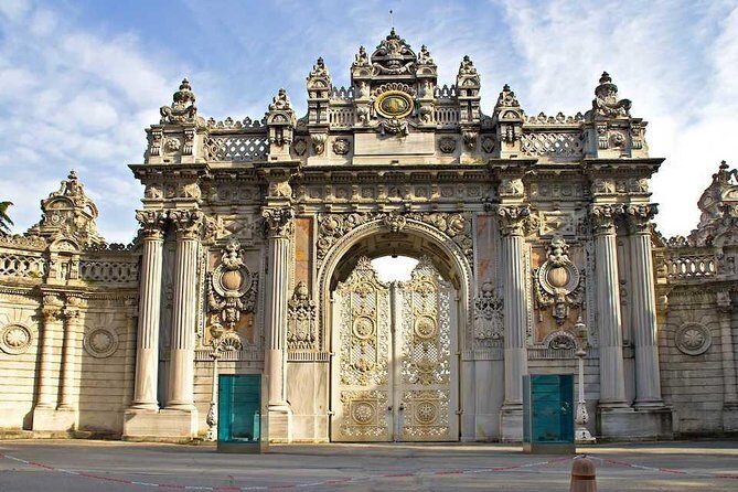 Dolmbahce Palace, Camlica Hill and Bosphorus Bridge tour - Istanbul in a Nutshell: Exploring the Dolmabahçe Palace, Camlica Hill, and Bosphorus Bridge Tour