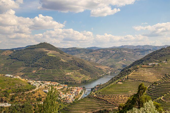 Douro Valley: private tour with lunch and wine estate all inclusive - FAQs