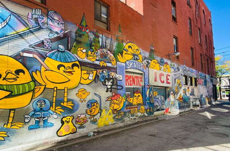 Downtown Toronto: Walking tour experience. English/Spanish - The Sum Up