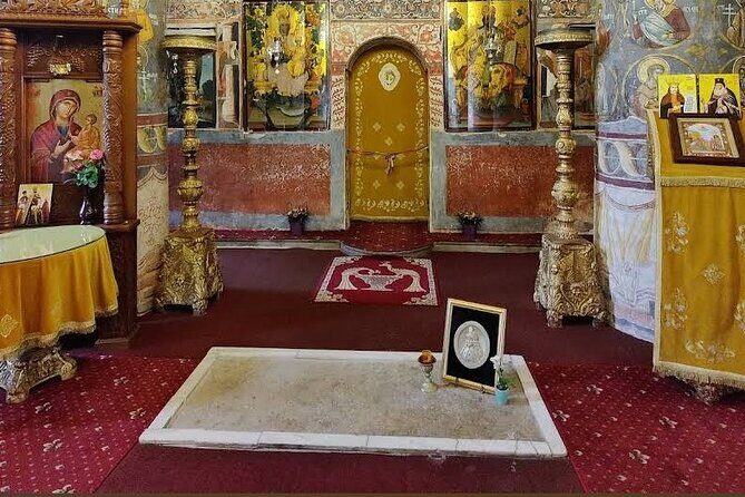 Dracula's Grave, Pele Castle and Târgovite Princely Court - Exploring Romania’s Historic Highlights: Draculas Grave, Pele Castle, and Târgovite Court