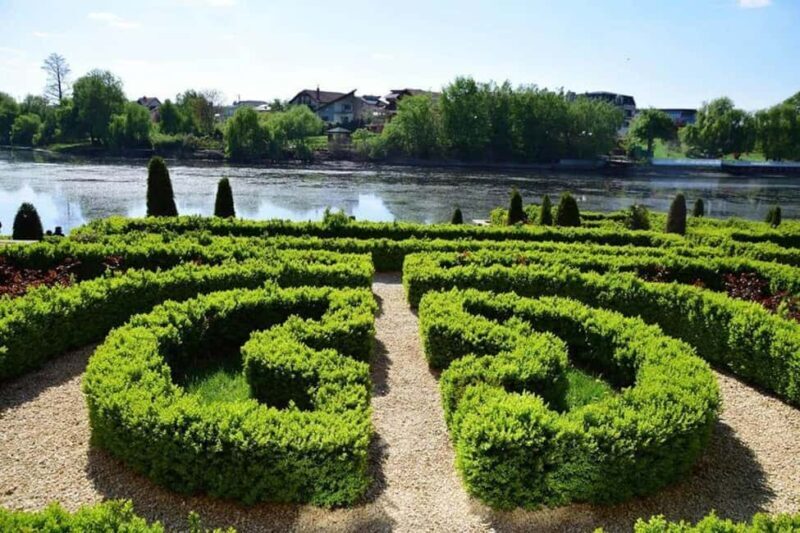 Dracula's Tomb, Order of Discalced Monks and Palace Tour - Key Points