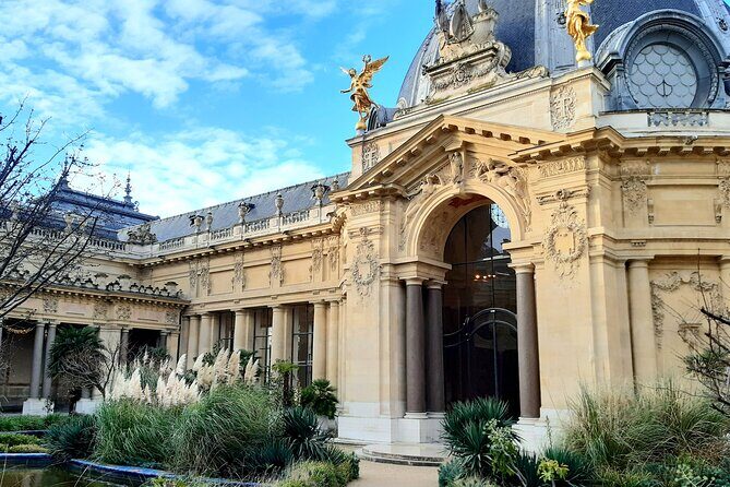 Drawing workshop/creative notebook during a walk from the Invalides to the Petit Palais - FAQs