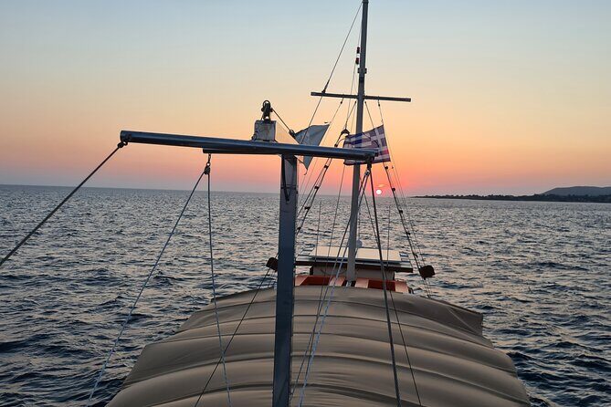 Dreamy Cruise sunset tour with dinner and unlimited wine! - A Closer Look at the Dreamy Cruise Sunset Tour