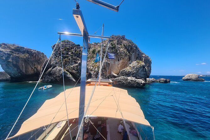 "Dreamy cruise"Daily Cruise from Argostoli harbour with a traditional Greek boat - The Crew & Atmosphere: Friendly and Fun