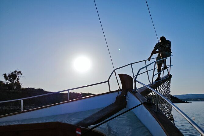 Dreamy Sails - Sunset Tour With Dinner And Wine - Who Should Consider This Tour?