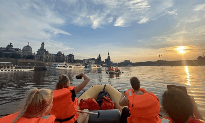 Dresden: Bootstour im Schlauchboot durch die Altstadt - Navigating the Itinerary