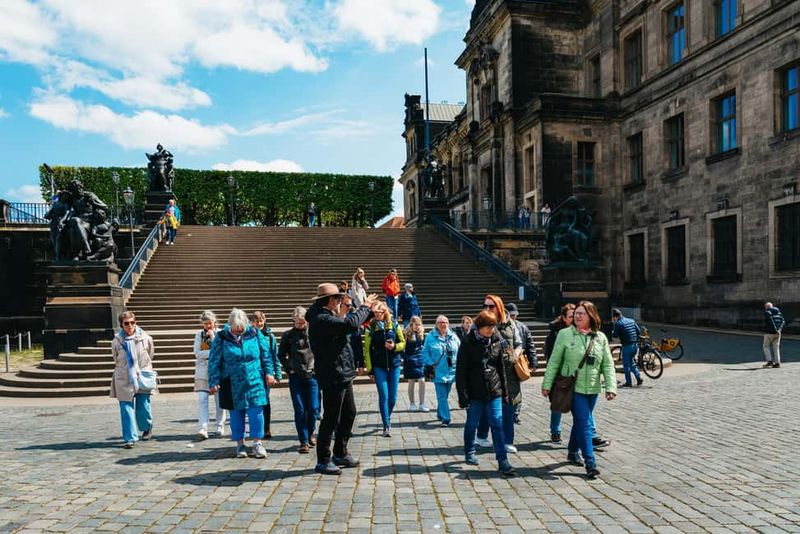Dresden: Guided City Walk - Semperoper: why the theater is more than a theater