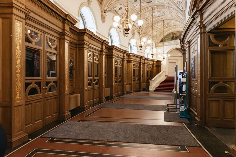 Dresden: Semperoper Tickets and Guided Tour - Behind-the-scenes moments: possible, not guaranteed