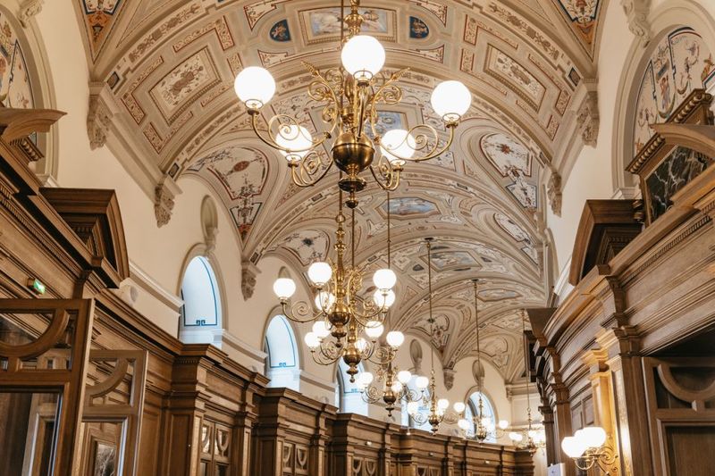 Dresden: Semperoper Tickets and Guided Tour - Guides in German and English: what travelers consistently praise