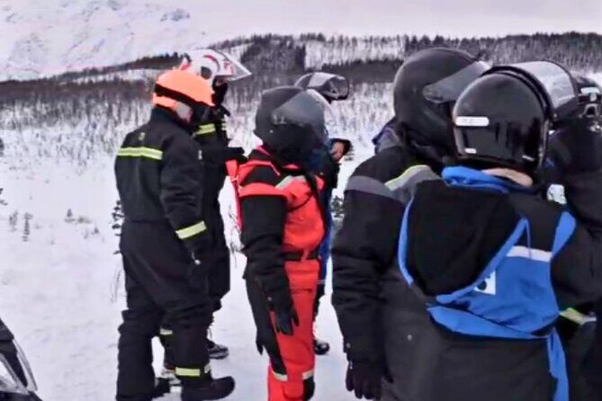 Driving Ski-Doo Snowmobile Adventure 5 Hours Photos included - FAQs