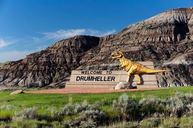 Drumheller and Badlands Full-Day Tour with a Small Group - Lunch at East Coulee School Museum