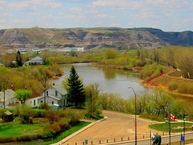Drumheller: Bad Land & Dinosaur Museum Tour from Calgary - Points to Consider Before Booking