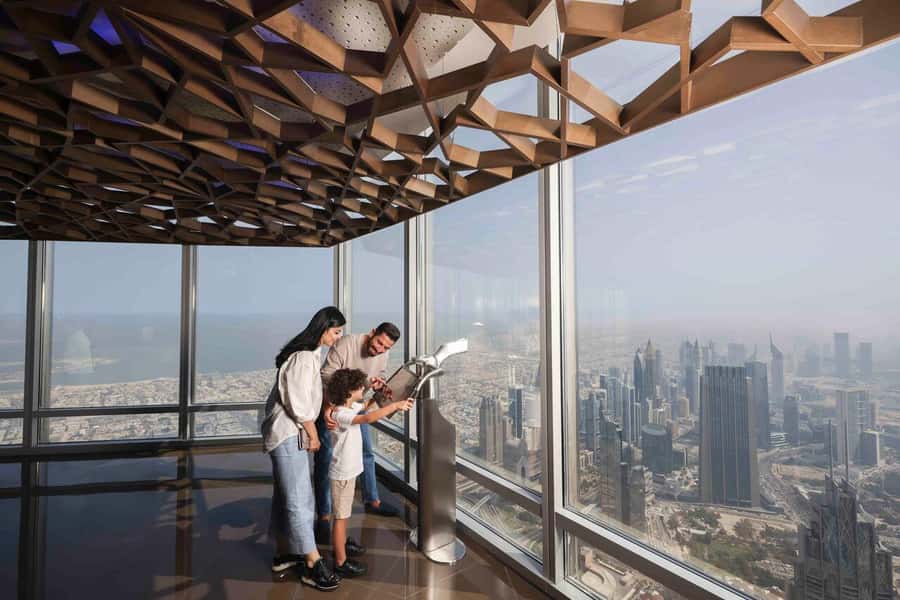 Dubai: Burj Khalifa Levels 124 & 125 Entry Ticket + Options - Café Treat and Souvenir Options: Small Add-Ons That Actually Matter