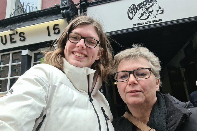 Dublin Old Town: Famous Pubs Exploration Game and Tour - Walking Through the Dublin Old Town Pub Tour