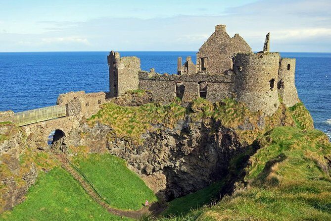 Dublin to Belfast Black Cab, Dunluce Castle and Giant's Causeway - FAQ