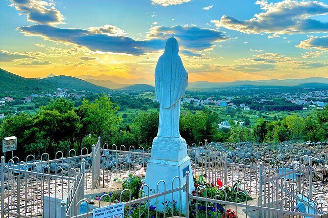 Dubrovnik: Private Tour to Meugorje & Kravice Waterfalls - Key Points