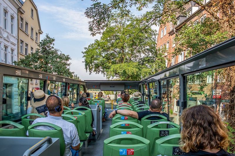 Düsseldorf: 24-Hour Hop-On Hop-Off Ticket - Headphones and 10 Languages: How the Audio Works