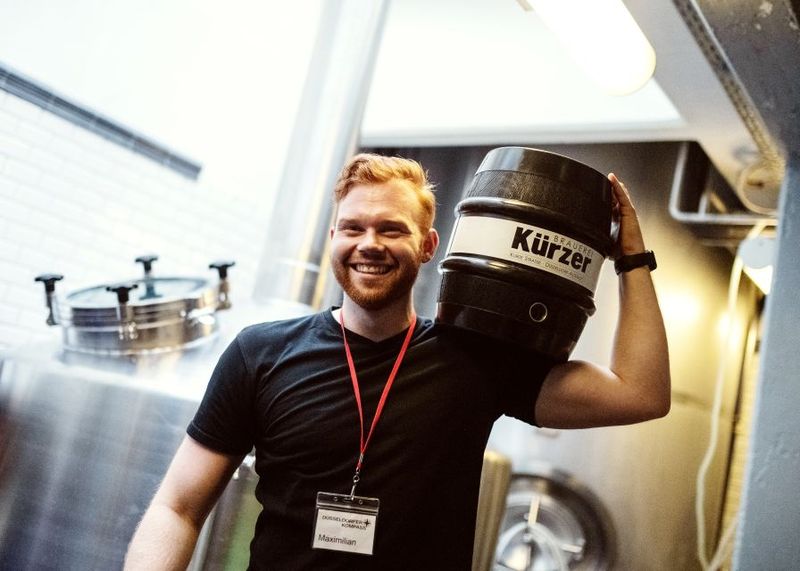 Düsseldorf: Brewery Tour with Alt Beer Tastings - Stop 2: im Füchschen and the Historic-Brew Atmosphere