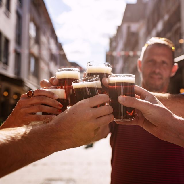 Düsseldorf: Brewery Tour with Alt Beer Tastings - Stop 3: Brasserie Kürzer and the Taste-Comparison Moment