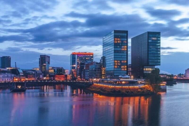 Dusseldorf : Highlights Walking tour with A Guide - First Impressions of the Tour