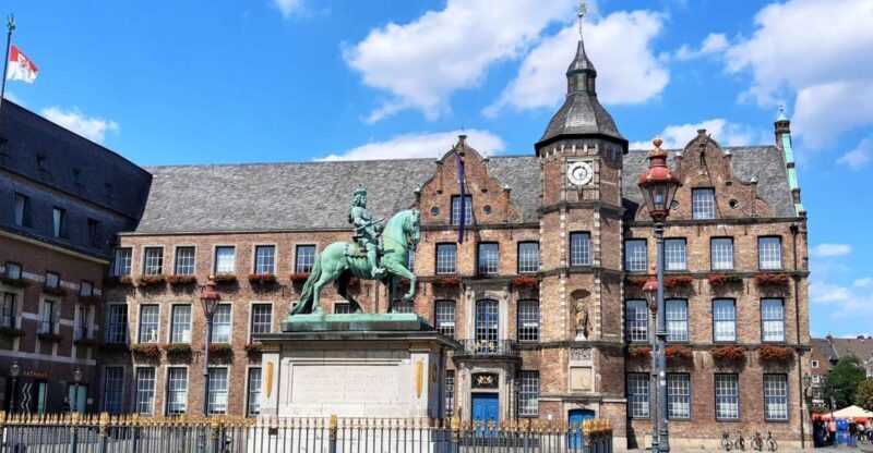 Dusseldorf: Old Town & Altbier Tour - A Closer Look at the Düsseldorf Old Town & Altbier tour