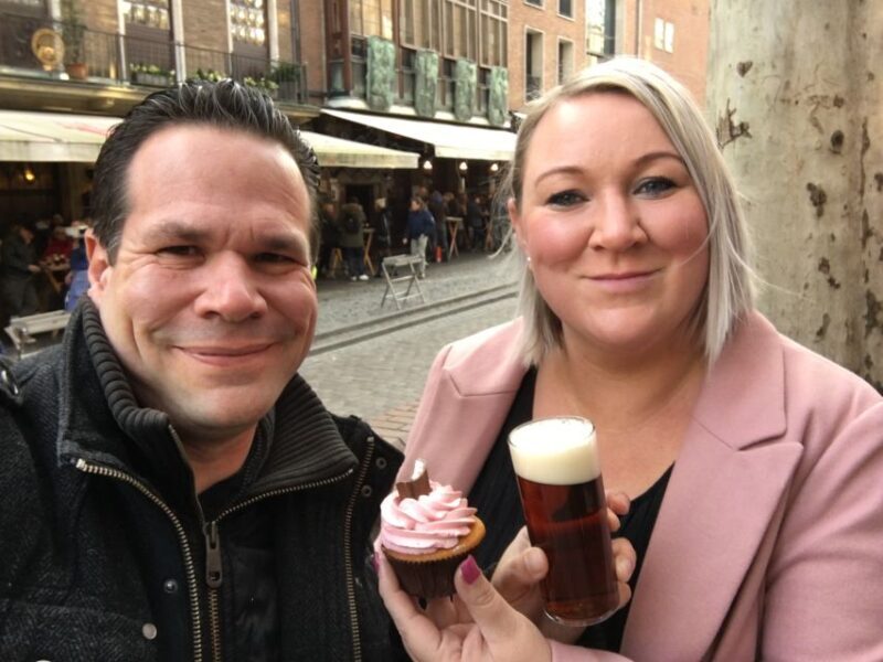 Düsseldorf: Old Town Interactive Crime Tour with actor - Key Points