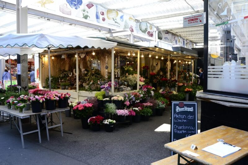 Düsseldorf walk: The Old Town and a charming market square - Practical Details and Considerations