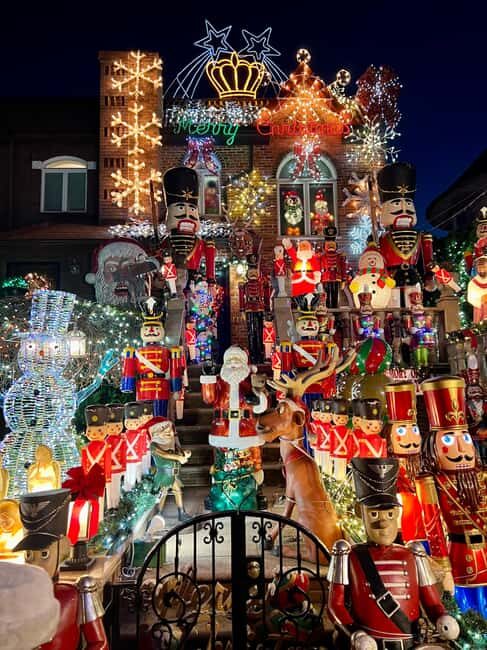Dyker Heights Christmas Tour: Magic of Christmas in New York - An In-Depth Look at the Tour