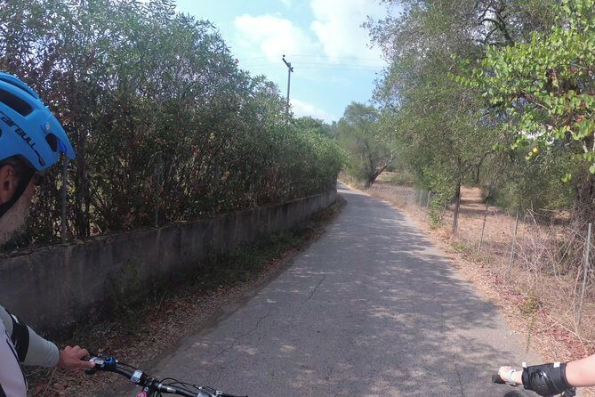 e-MTB Tour - Durrells Farm & Crab Lake [30Km - 18Mi] - What Makes This Tour Stand Out?