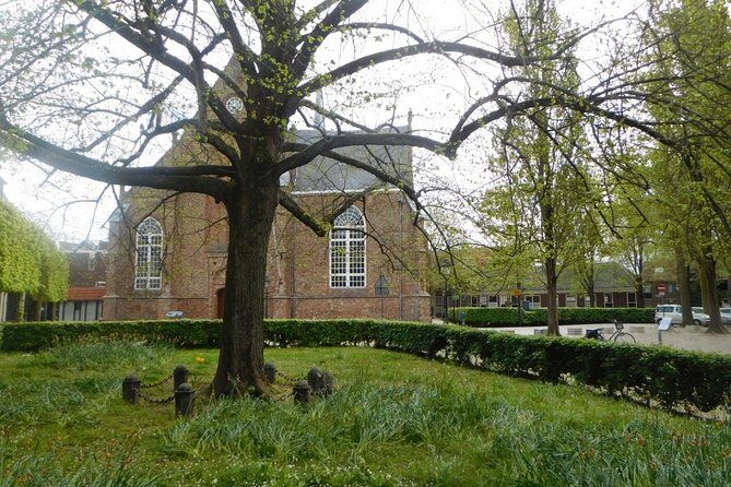 e-Scavenger hunt Leeuwarden: Explore the city at your own pace - How Does It Compare to a Traditional Tour?