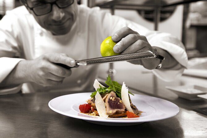 Early evening Dinner Cruise with drinks by Bateaux Parisiens - The Pros and Cons