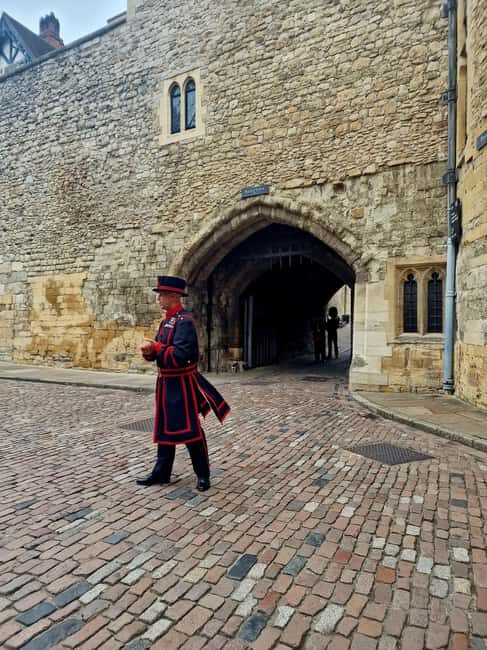 Easy Access Tower of London Royal Secrets & Scandals Tour - What You Can Expect from This Tour