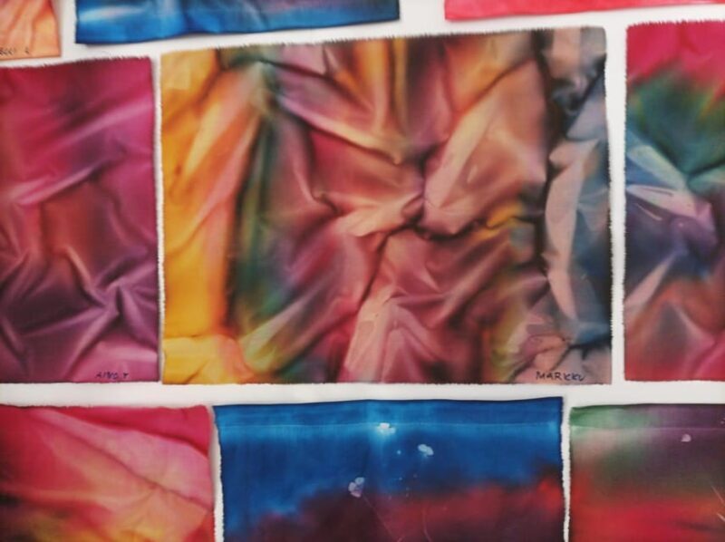 Easy Fabric Dyeing at clothing designer's cozy home - Key Points