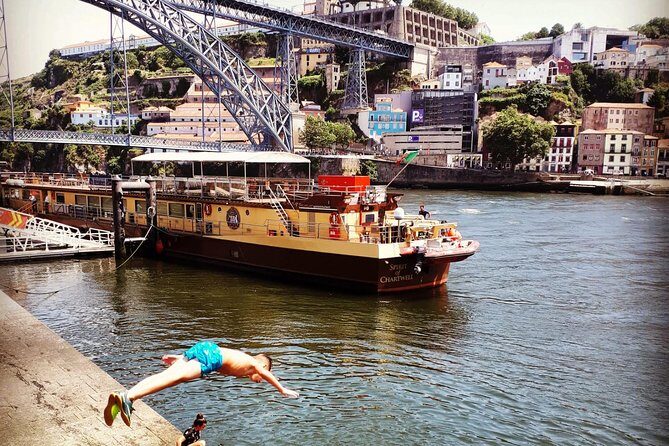 Eat & Tell Porto's Tale: The historical tour that goes through your stomach! - Key Points