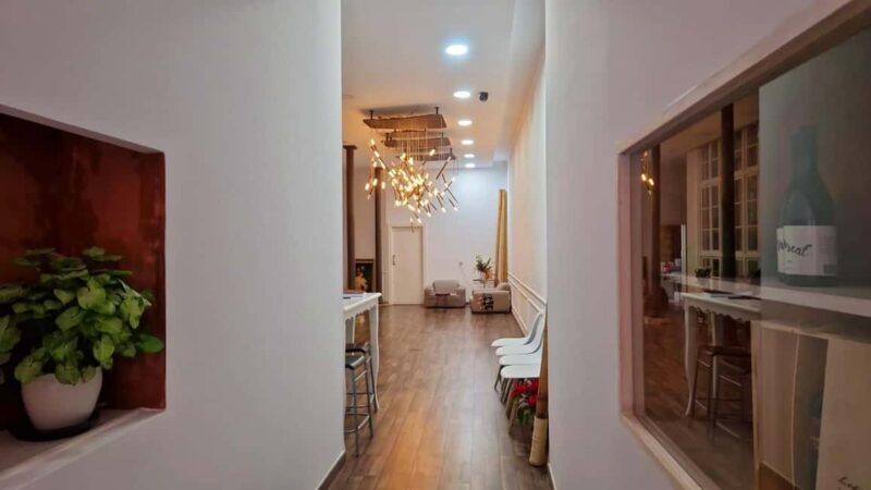 Echegaray 5, Málaga center: Wine & Relax Experience: Massage + Wine tasting - The Massage: Relaxation with a Local Touch