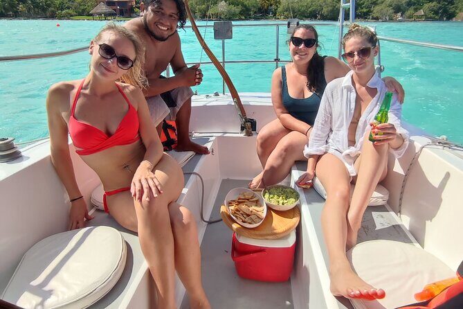 Eco Sailing Bacalar Experience with snack and drinks - FAQ