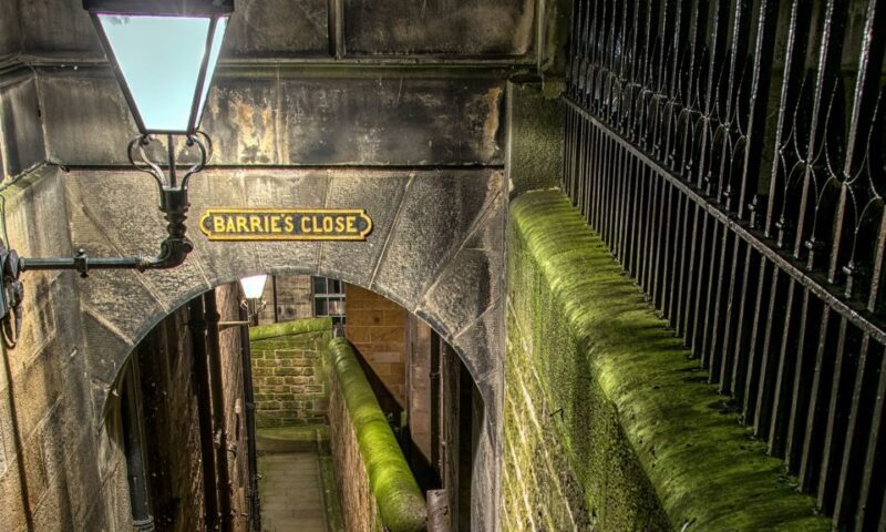 Edinburgh: 2-Hour Ghost Tour in Italian - Key Points