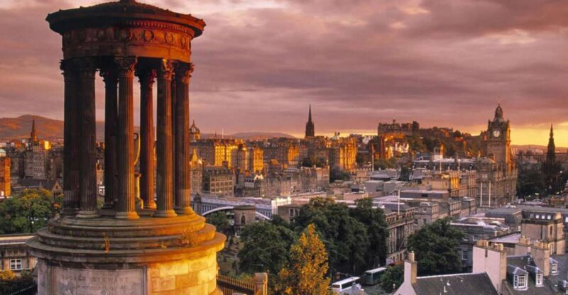 Edinburgh: 3-Hour Historical Walking Tour in Italian - Key Points