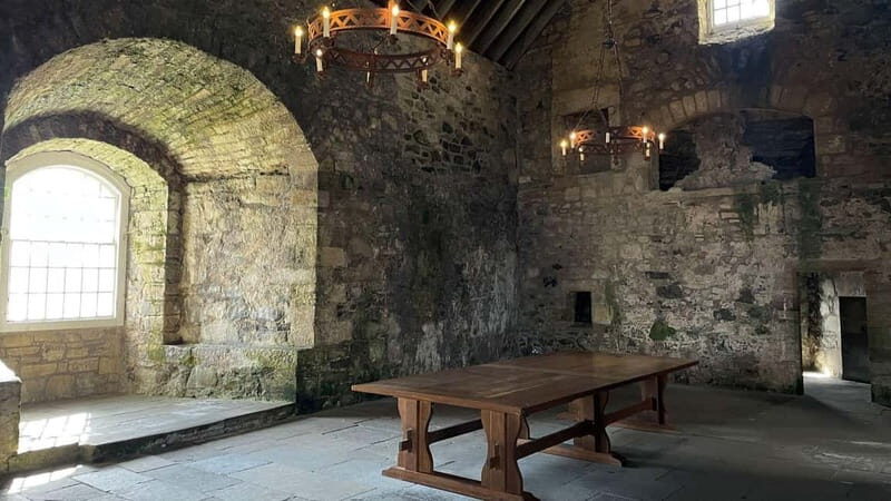 Edinburgh and Outlander by Rail from London 3-Day Tour - Exploring Edinburgh: The Hop-On Hop-Off Bus