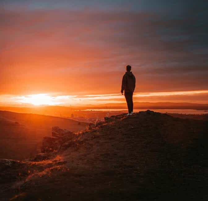 Edinburgh: Arthur's Seat Sunset Hike - The Descent and Night Experience