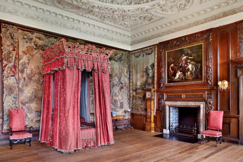 Edinburgh: Castle Guided Tour & Holyrood Palace Ticket - An In-Depth Look at the Tour Experience