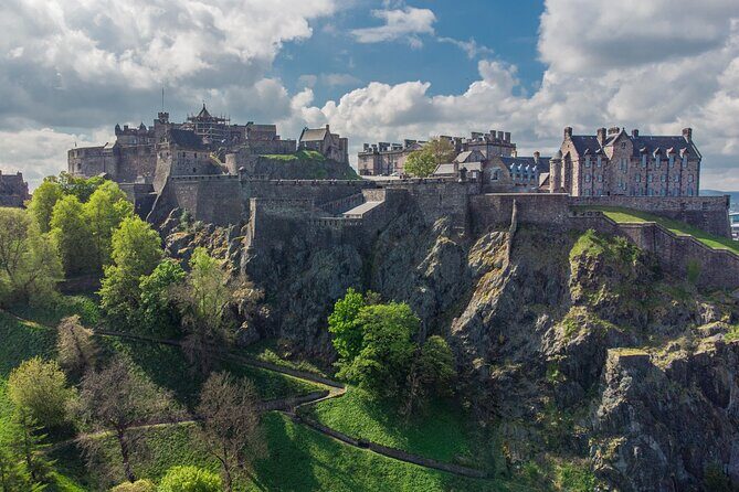 Edinburgh Castle: Guided Walking Tour with Entry Ticket - The Experience on the Ground