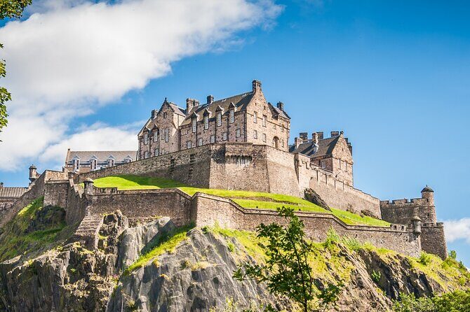 Edinburgh Castle Highlights Tour with Tickets, Map, and Guide - What Makes This Tour Stand Out?